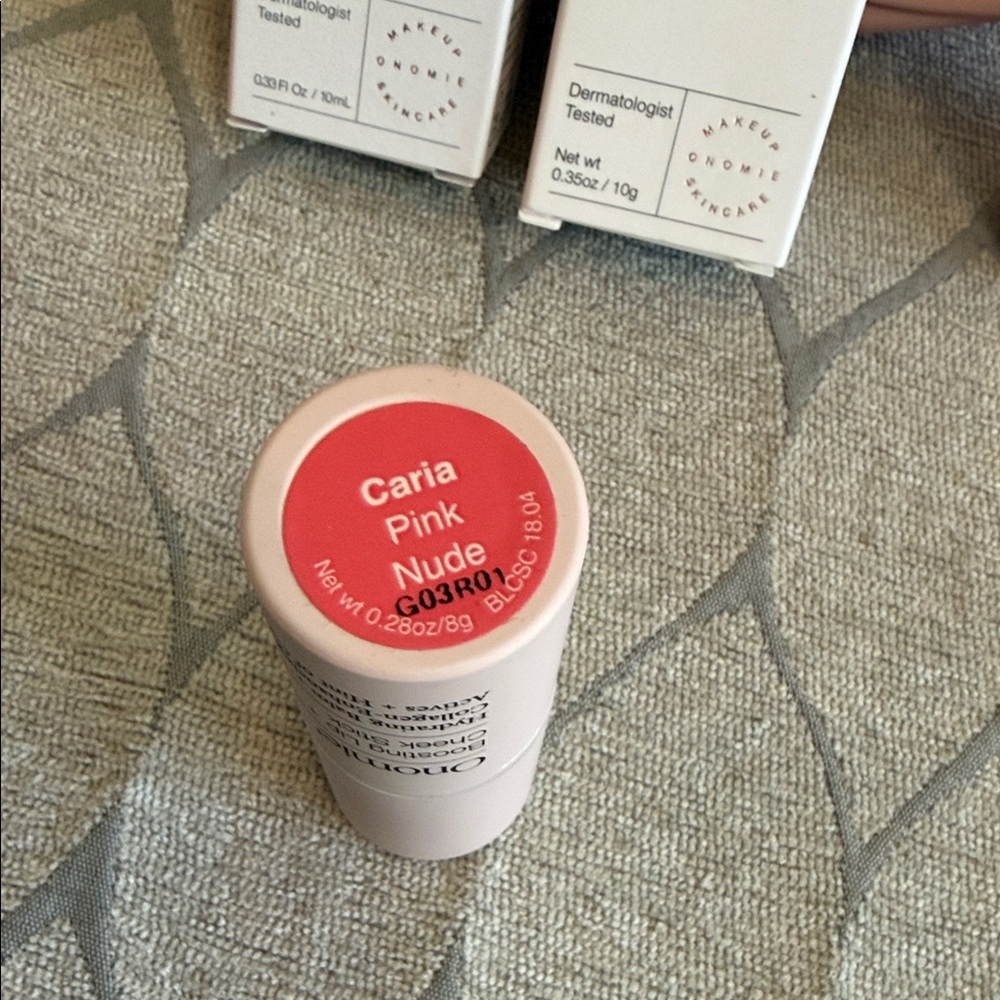 Onomie Skincare Set with Pink Bag - Picture 2 of 2